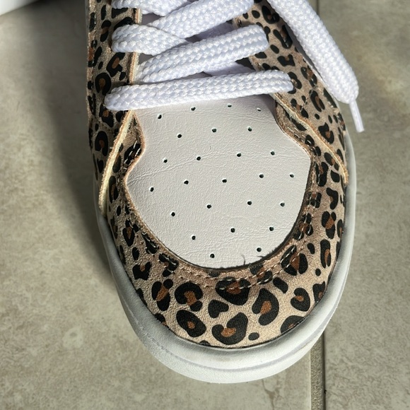 Super cute Michael Kors shoes, size 9 - Picture 6 of 7